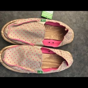 Sanuk shoes brand new